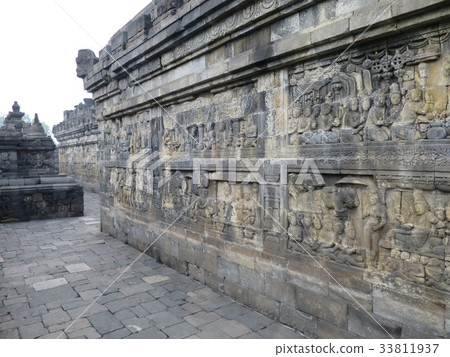 Morning view of Borobudur temple 33811937