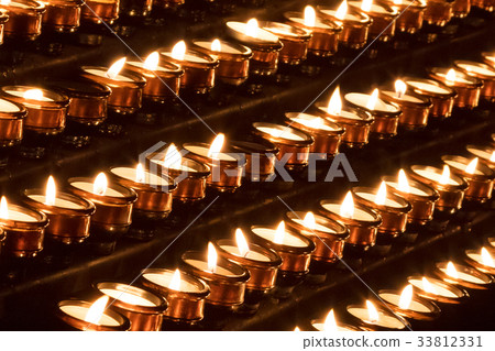 Candles in a church 33812331