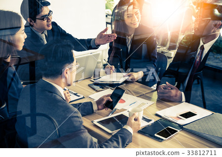 Group of business people in meeting room 33812711