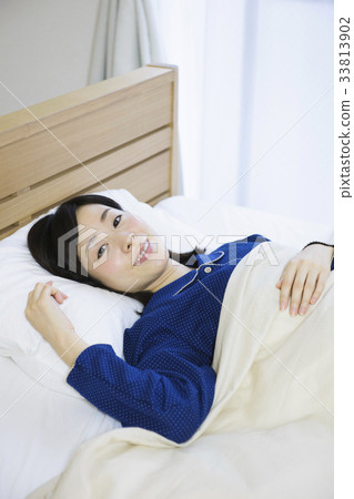 Sleep woman sleep sleep sleep deep sleep 33813902