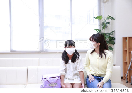 在候診室掩蓋你的母女 33814808