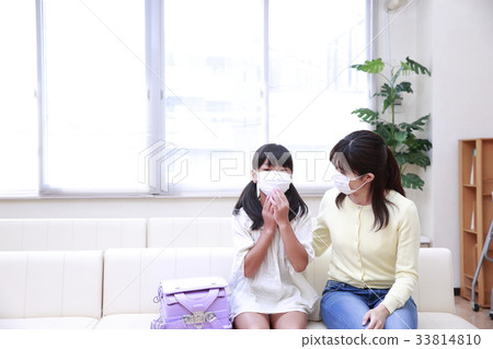 在候診室掩蓋你的母女 在候診室掩蓋你的母女 33814810