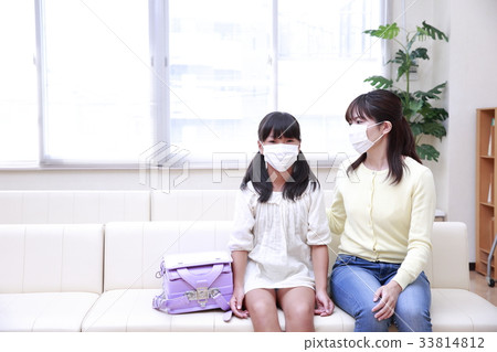 在候診室掩蓋你的母女 在候診室掩蓋你的母女 33814812