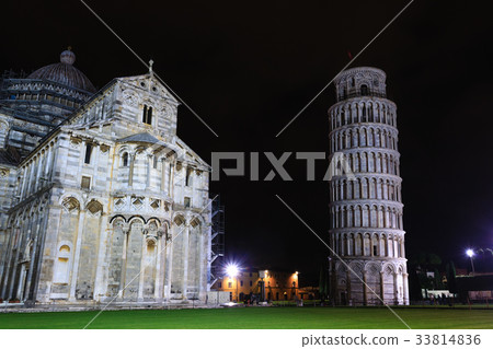 Piazza dei Miracoli with the Leaning Tower of Pisa 33814836