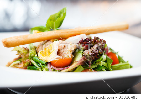 Salad nicoise with tuna 33816485