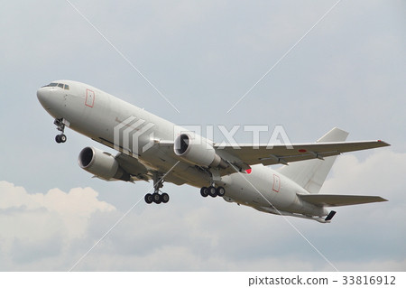 Aerial refueling machine KC-767 33816912