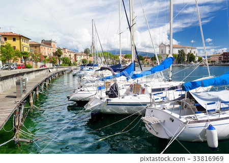 Beautiful views of Toscolano-Maderno Beautiful views of Toscolano-Maderno 33816969