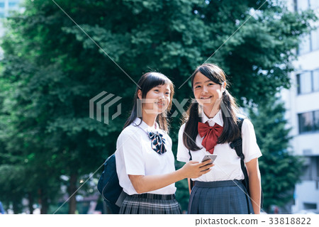 初中女生 33818822