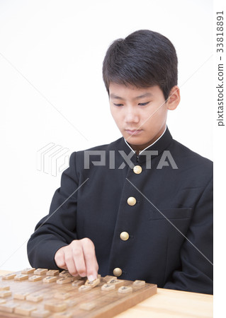 Boy pointing at shogi 33818891