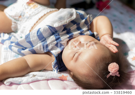 baby cries diaper change