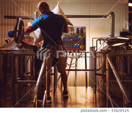 Brewer in brewhouse 33820524