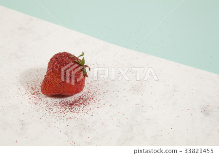 Pretty strawberry sequin 33821455