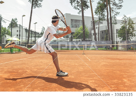 Adult sportsman running on court 33823135