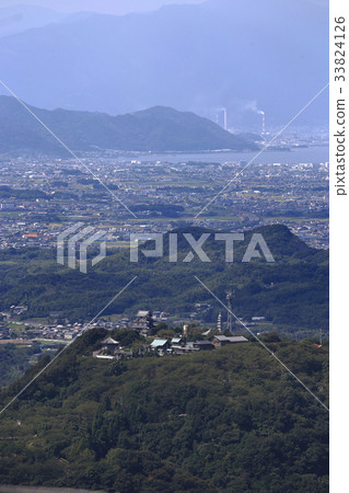 從正面看旭山，讚之（Santoyo）平原，酒井，四國中央市 33824126