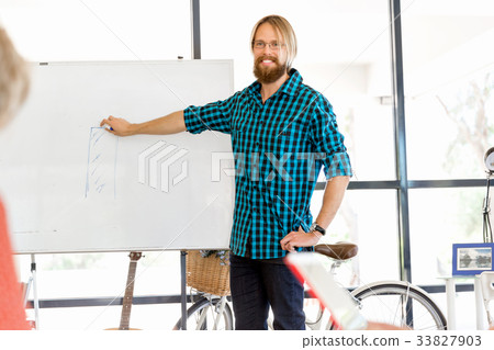 Presentation in office Presentation in office 33827903