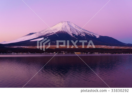 Sunrise and Mt Fuji-Lake Yamanaka Sunrise and Mt Fuji-Lake Yamanaka 33830292