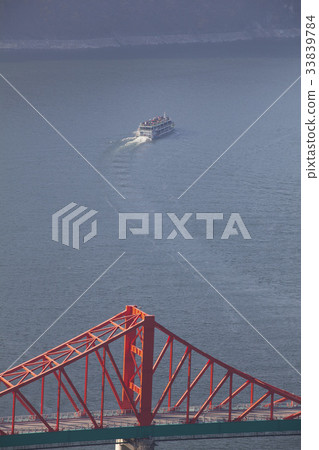 Pleasure boat, Oksoon Bridge, Chungju Lake, Jecheon City, Chungbuk 33839784