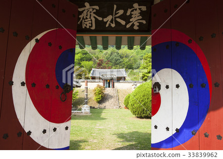 Taegeukmun, Hwanggang Youngsang and Su Am Sosa, Jecheon City, Chungbuk Province 33839962