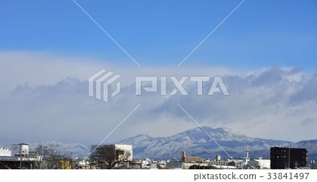 Mount Hiei in the snow 33841497