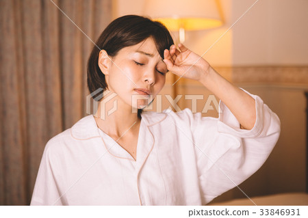 Female headache Female headache 33846931