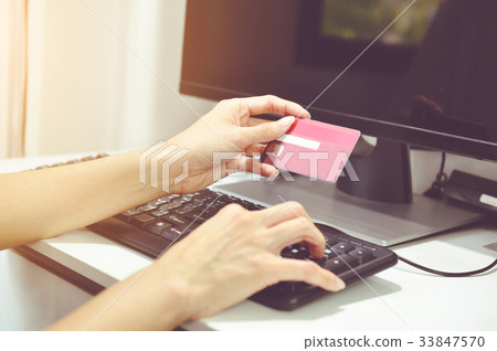 people using credit card shopping online 33847570