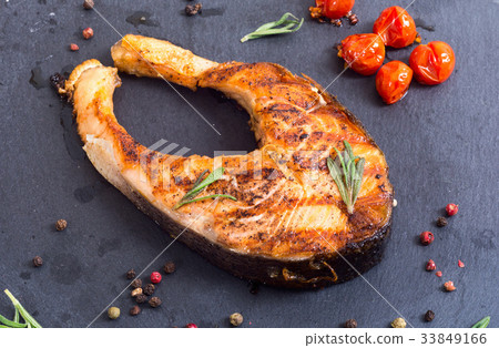 Grilled salmon steak 33849166