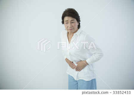 Senior woman stomachache symptoms 33852433