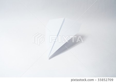 paper airplane  33852709