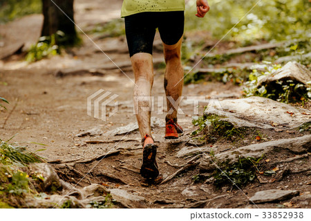 athlete runner dirty feet 33852938