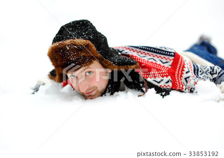 in yhe snow 33853192