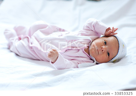 Cute baby girl 33853325