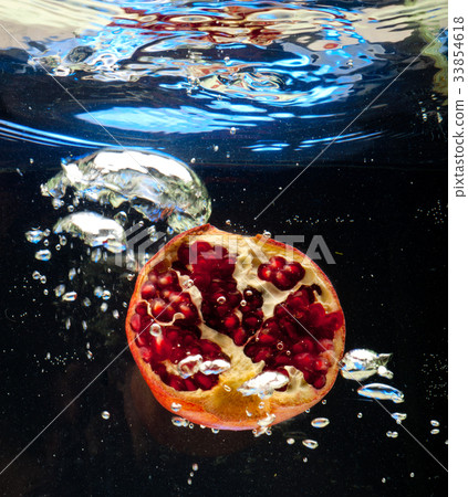 Garnet in the water Garnet in the water 33854618