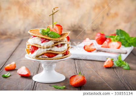 Small cake made of pancakes 33855134