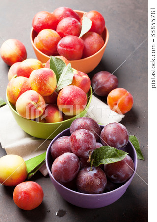Fresh ripe peaches 33855781