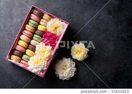 Colorful macaroons. Sweet macarons 33855823