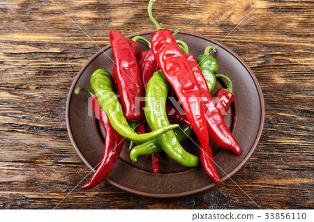 red and green pepper in a clay plate  33856110