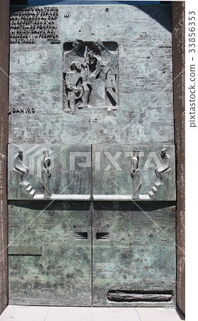 Gates to paradise 33856353