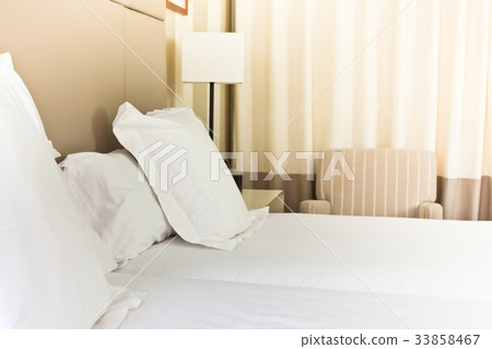 Prepared fresh bed, scene in hotel room 33858467
