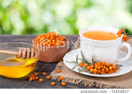 Tea of sea-buckthorn berries with honey on wooden 33858657