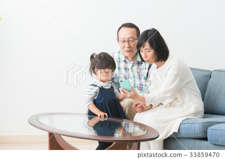 Senior couple with smartphone 33859470