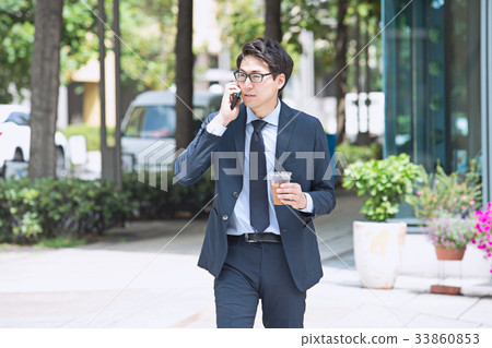 Businessman (smartphone, iced coffee) 33860853