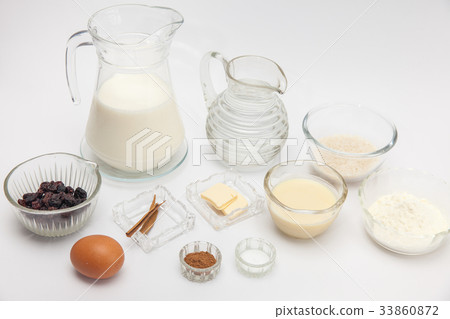 Rice Pudding with cinnamon and raisins preparation Rice Pudding with cinnamon and raisins preparation 33860872