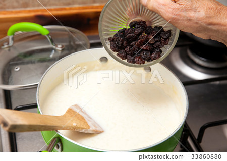Rice Pudding with cinnamon and raisins preparation Rice Pudding with cinnamon and raisins preparation 33860880