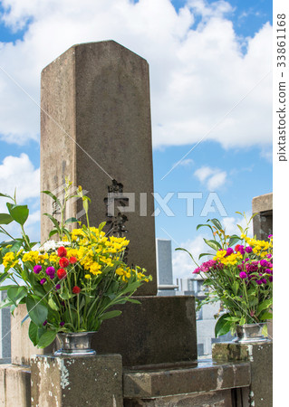 Old tombstones and flowers Old tombstones and flowers 33861168