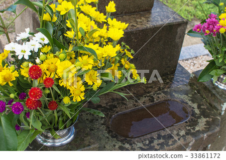 Old tombstones and flowers Old tombstones and flowers 33861172