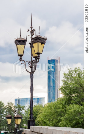 hat bound manually of different color wool and 33861919