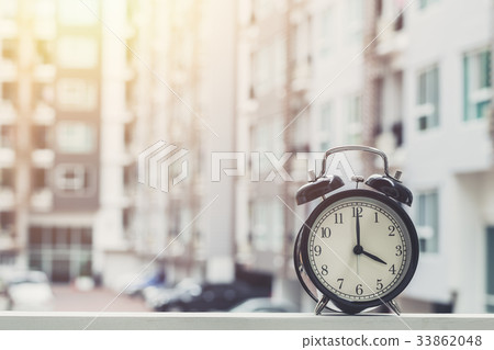 4 o'clock retro clock with condominium background. 33862048