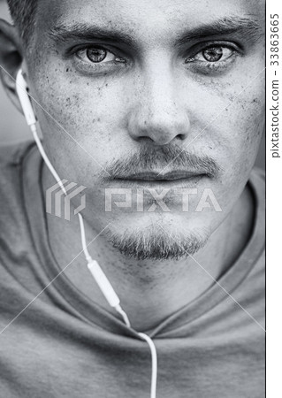 Guy listening to music on headphones Guy listening to music on headphones 33863665