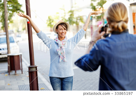 Smiling couple with the camera 33865197
