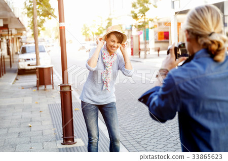 Smiling couple with the camera 33865623
